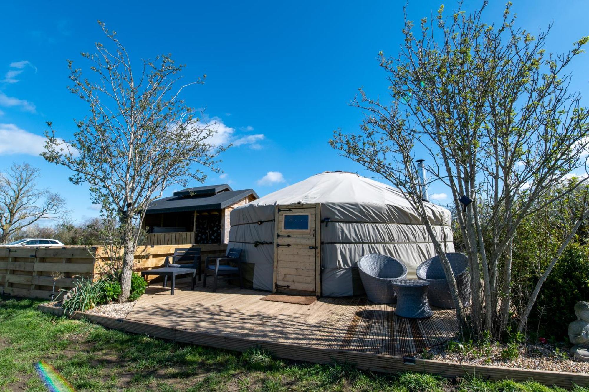 Lincoln Yurts Hotel Exterior photo
