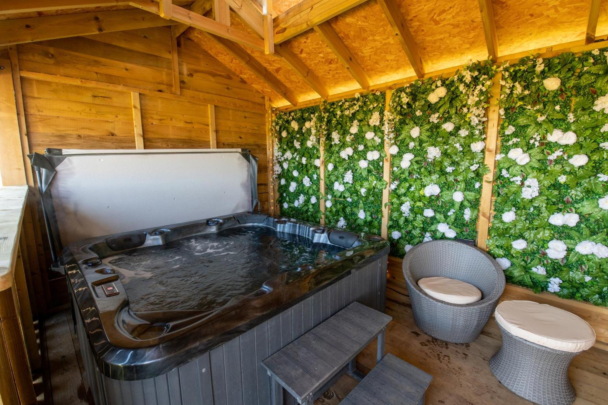 Lincoln Yurts Hotel Exterior photo