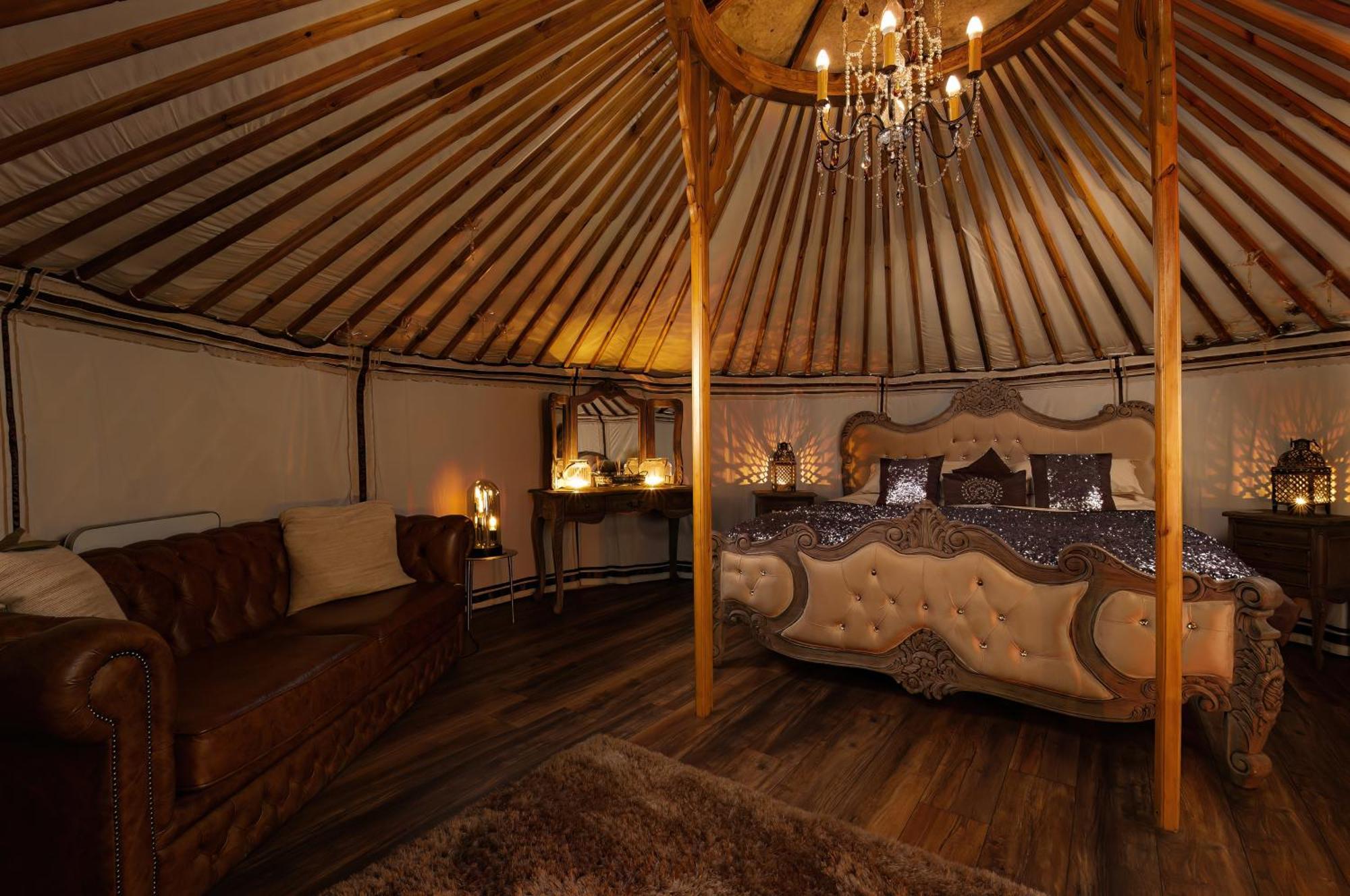 Lincoln Yurts Hotel Exterior photo