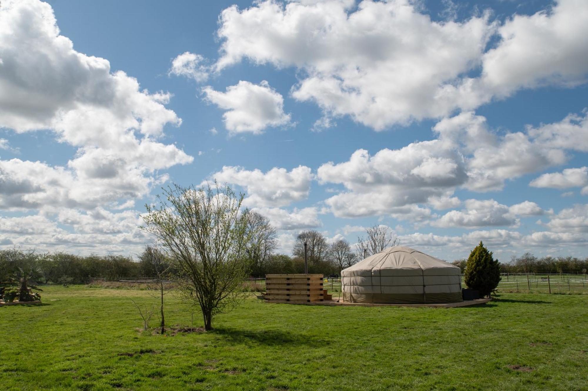 Lincoln Yurts Hotel Exterior photo