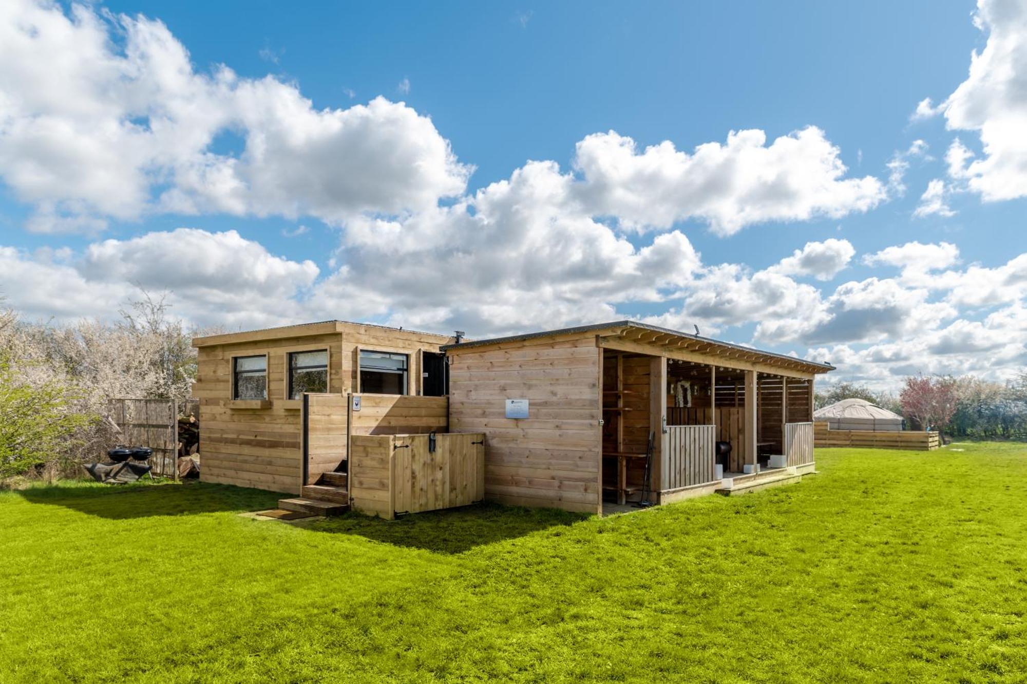 Lincoln Yurts Hotel Exterior photo