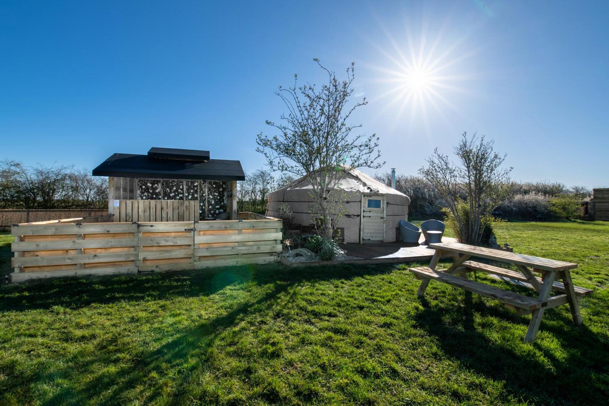 Lincoln Yurts Hotel Exterior photo
