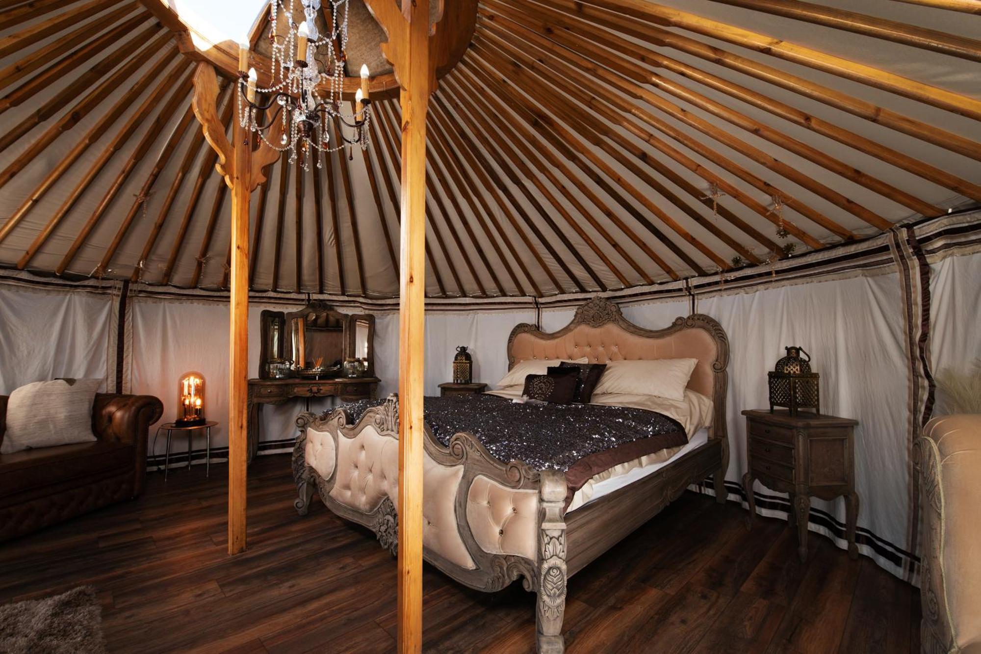 Lincoln Yurts Hotel Exterior photo