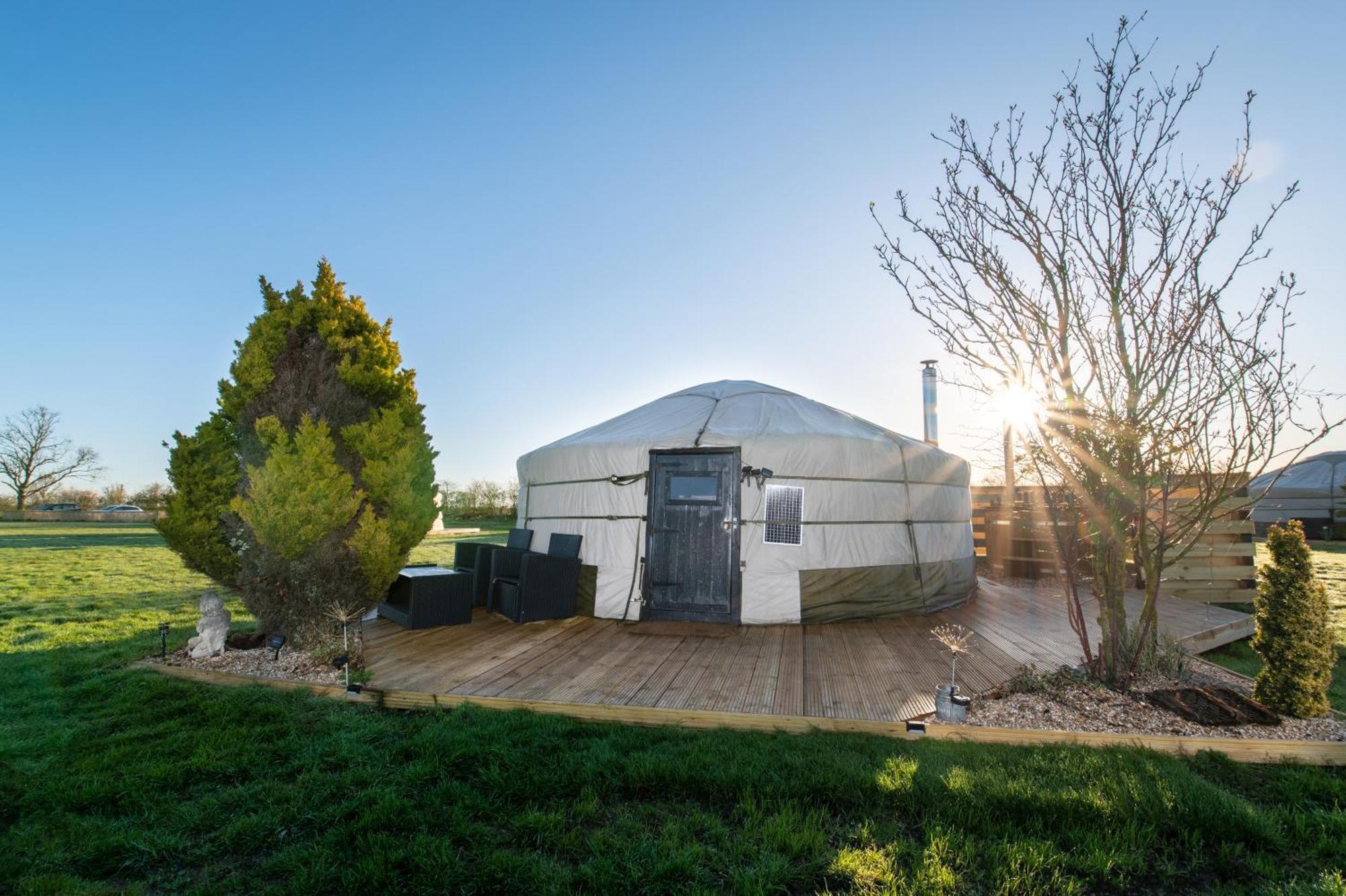 Lincoln Yurts Hotel Exterior photo