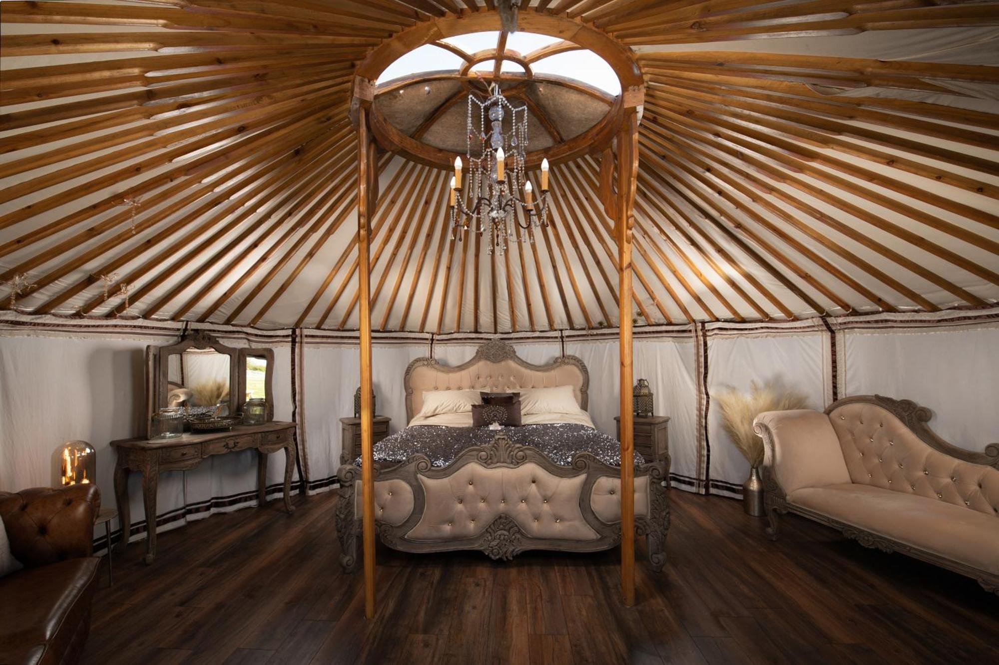 Lincoln Yurts Hotel Exterior photo