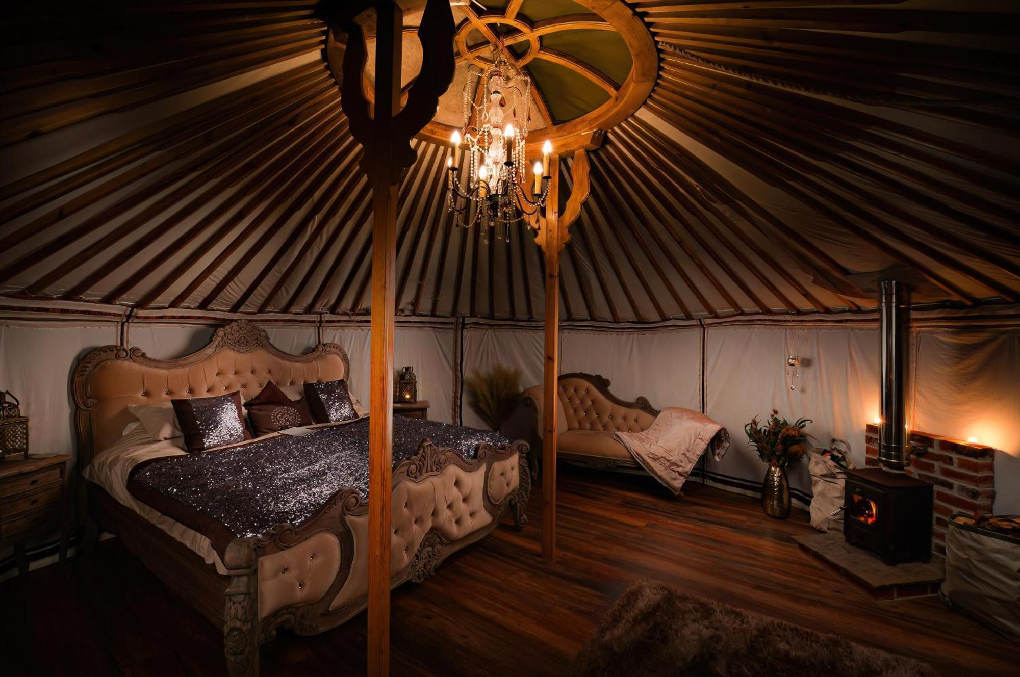Lincoln Yurts Hotel Exterior photo