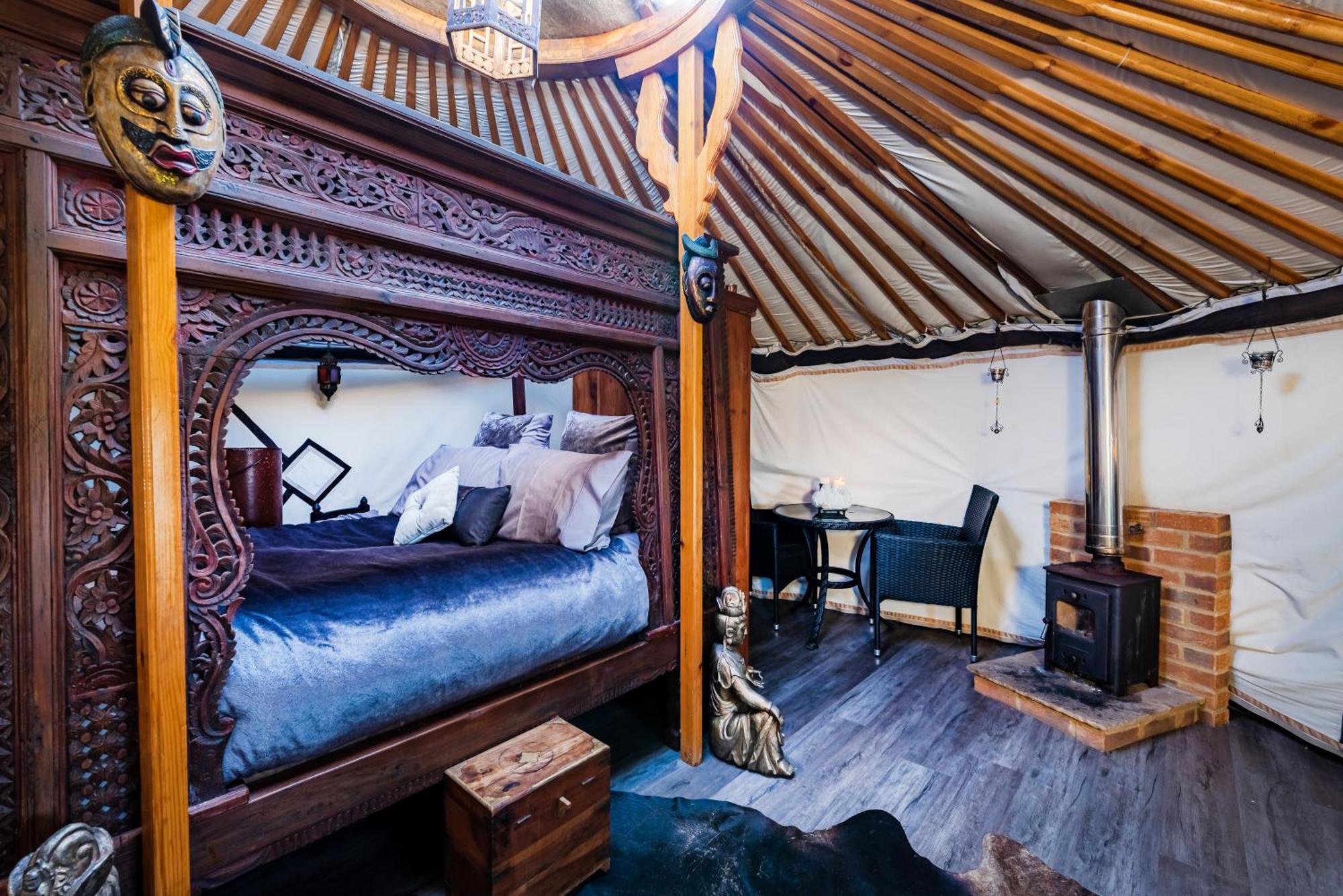 Lincoln Yurts Hotel Exterior photo