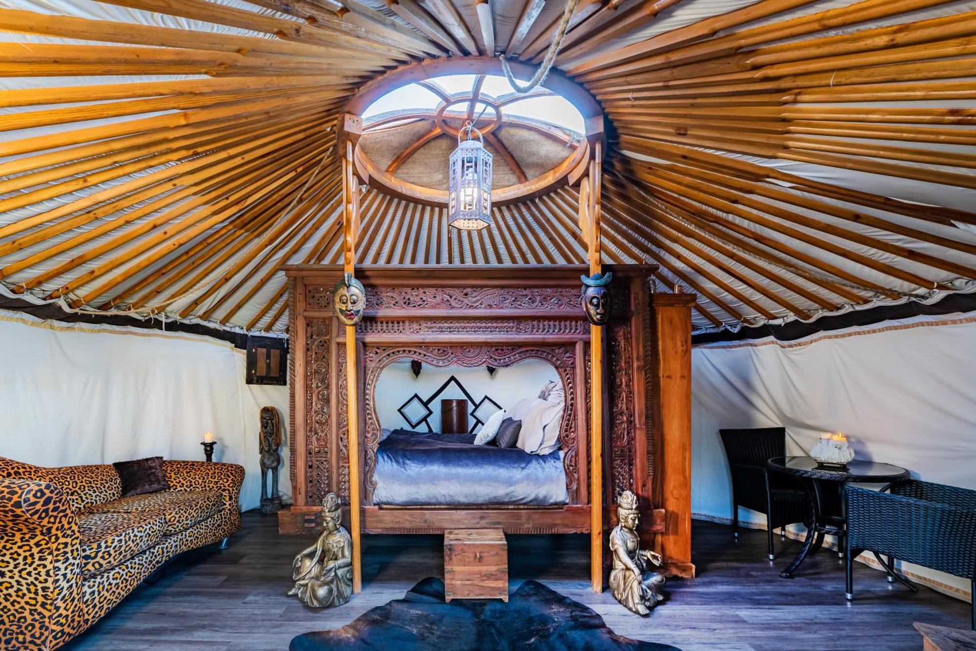 Lincoln Yurts Hotel Exterior photo