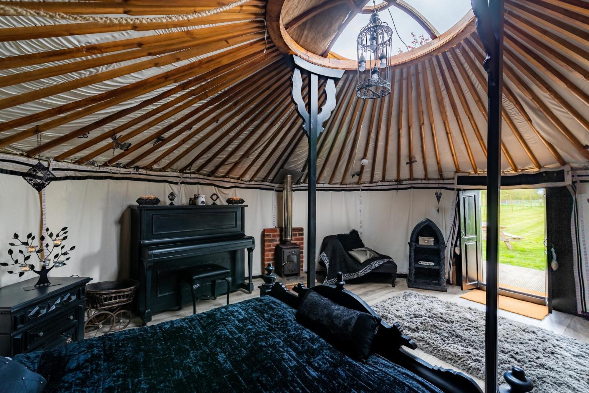 Lincoln Yurts Hotel Exterior photo