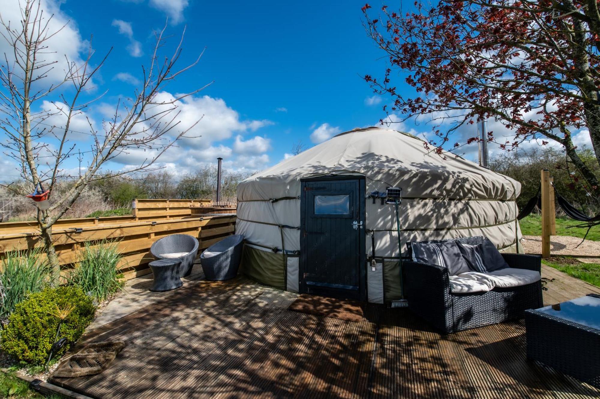 Lincoln Yurts Hotel Exterior photo