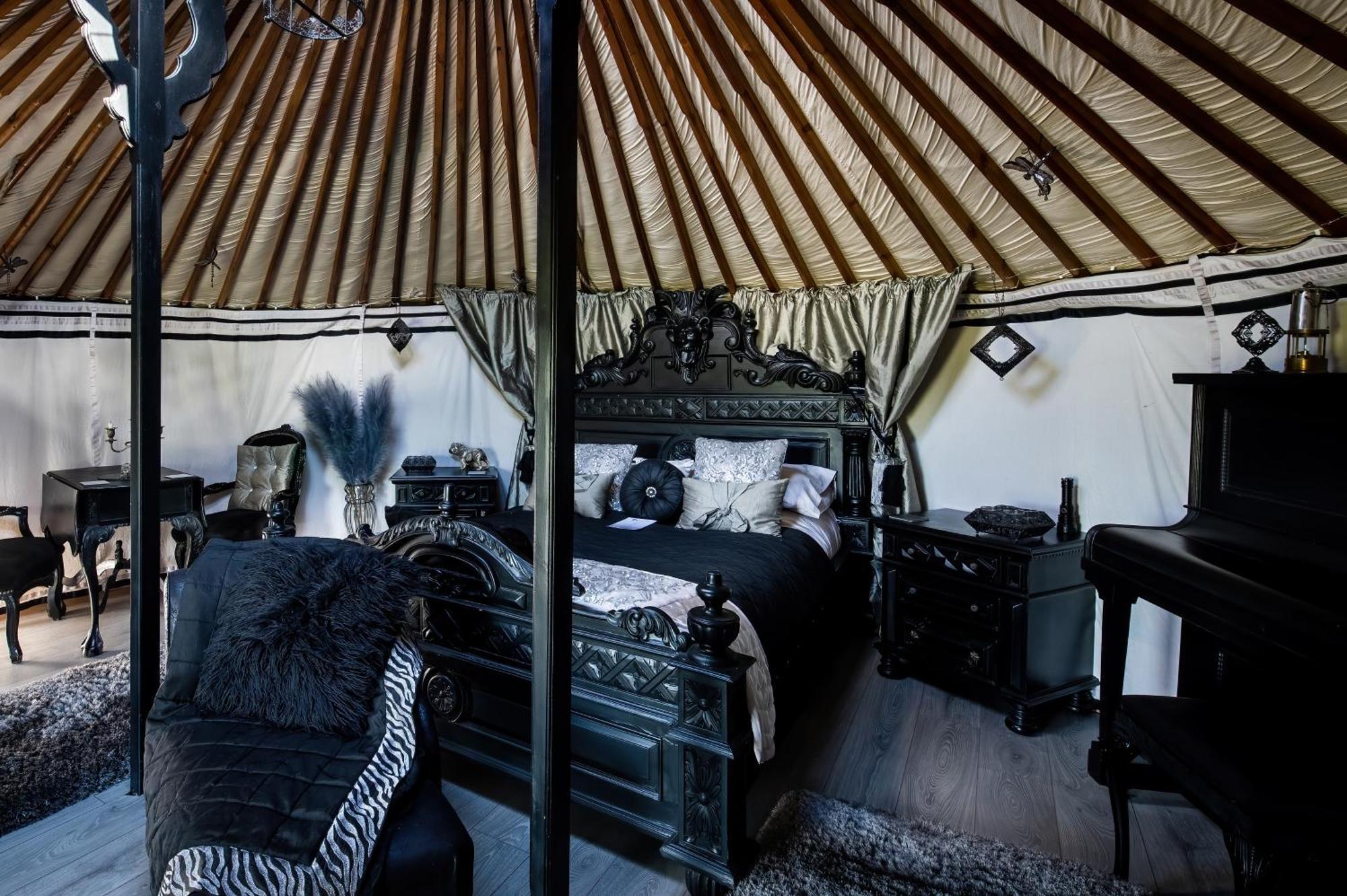 Lincoln Yurts Hotel Exterior photo
